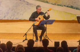 19. August 2026 - Con la chitarra in mano Bild 17